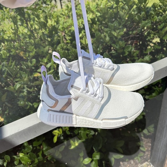 WOMEN'S Adidas Originals NMD R1 White Iridescent FV1797 - Picture 1 of 10